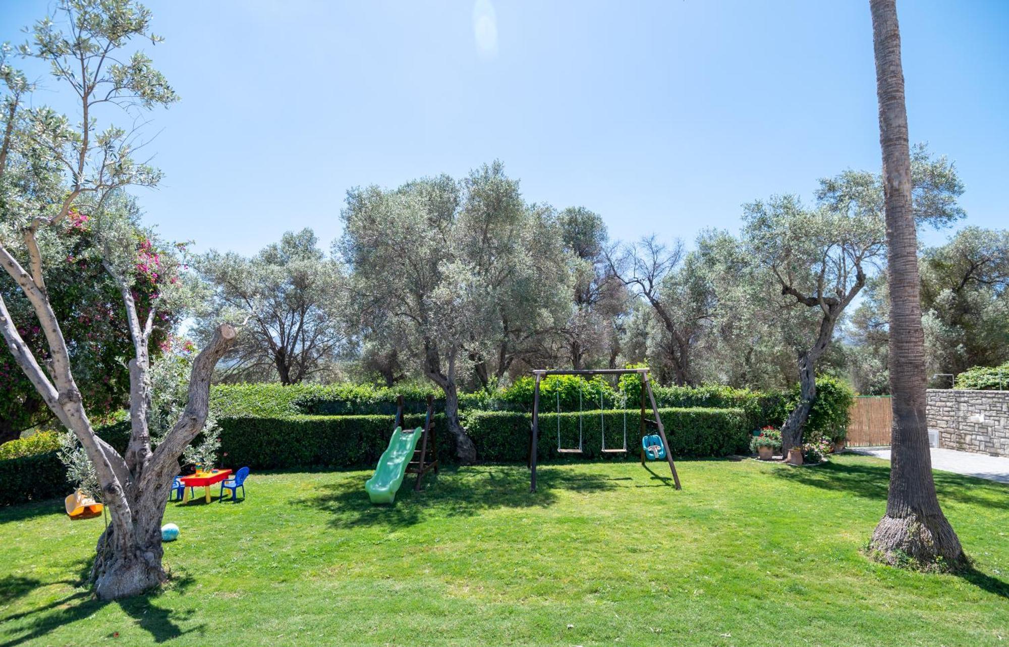 Villa Elisabeth Perama  ภายนอก รูปภาพ